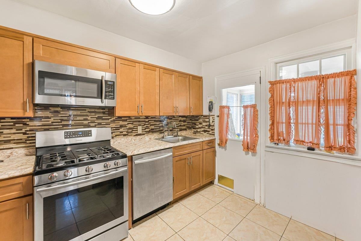 Interior, Kitchen, Stainless Steel Appliances