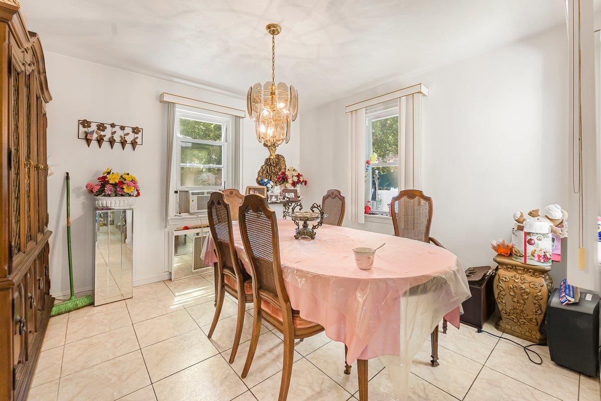 Chandelier, Dining room, Interior