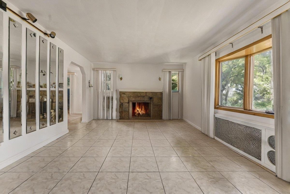 Empty room, Fireplace, Interior