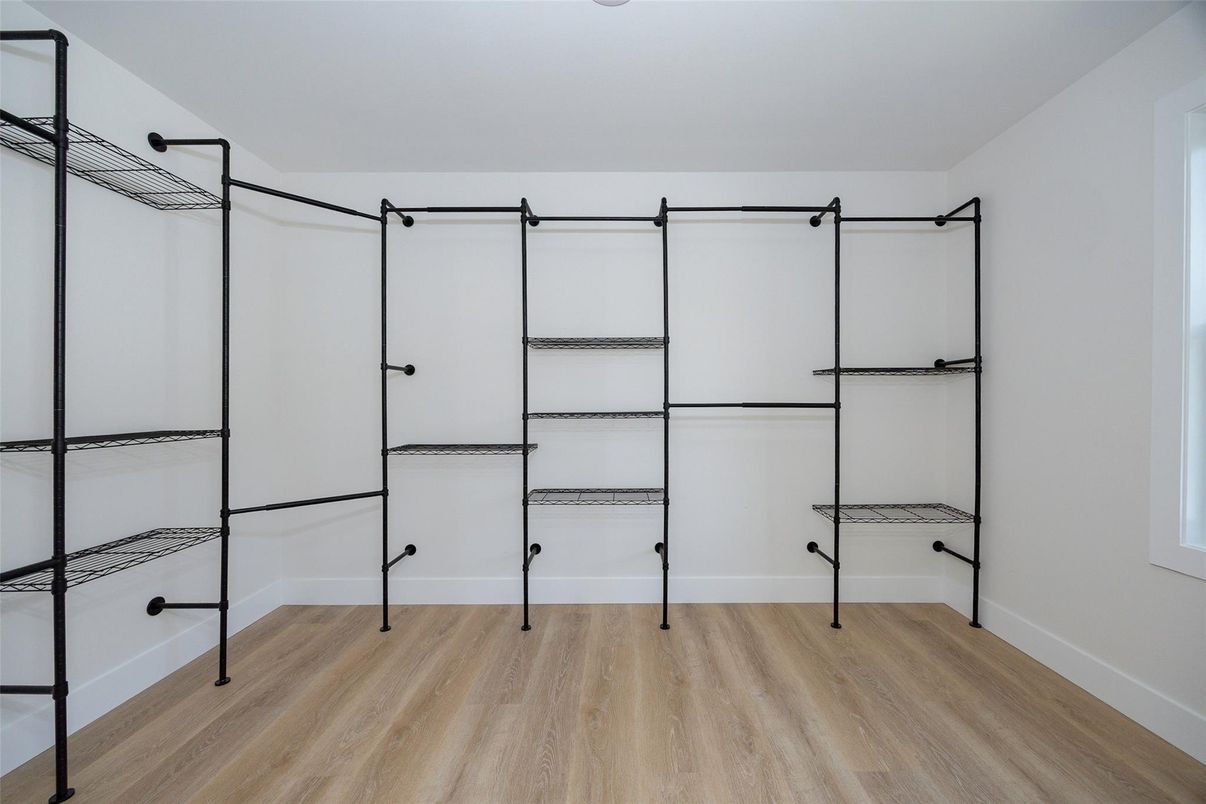 Interior, Walk-in Closets, Wood Texture Flooring