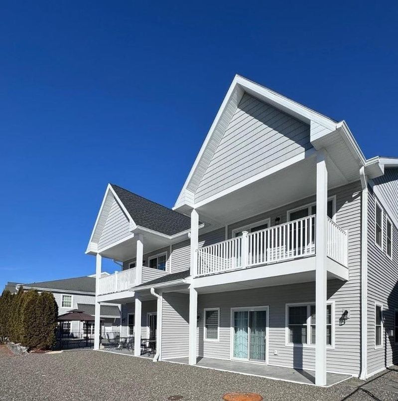 Exterior, Facade, Farmhouse