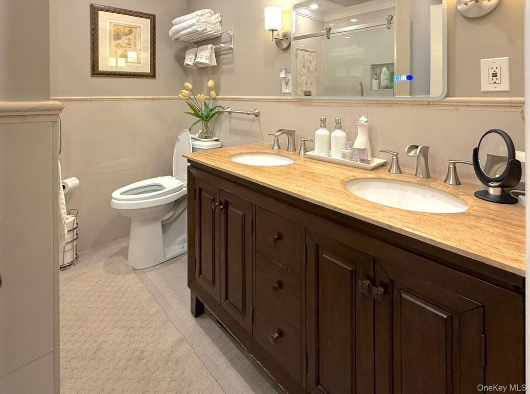 Bathroom, Dual Sink Vanities, Interior