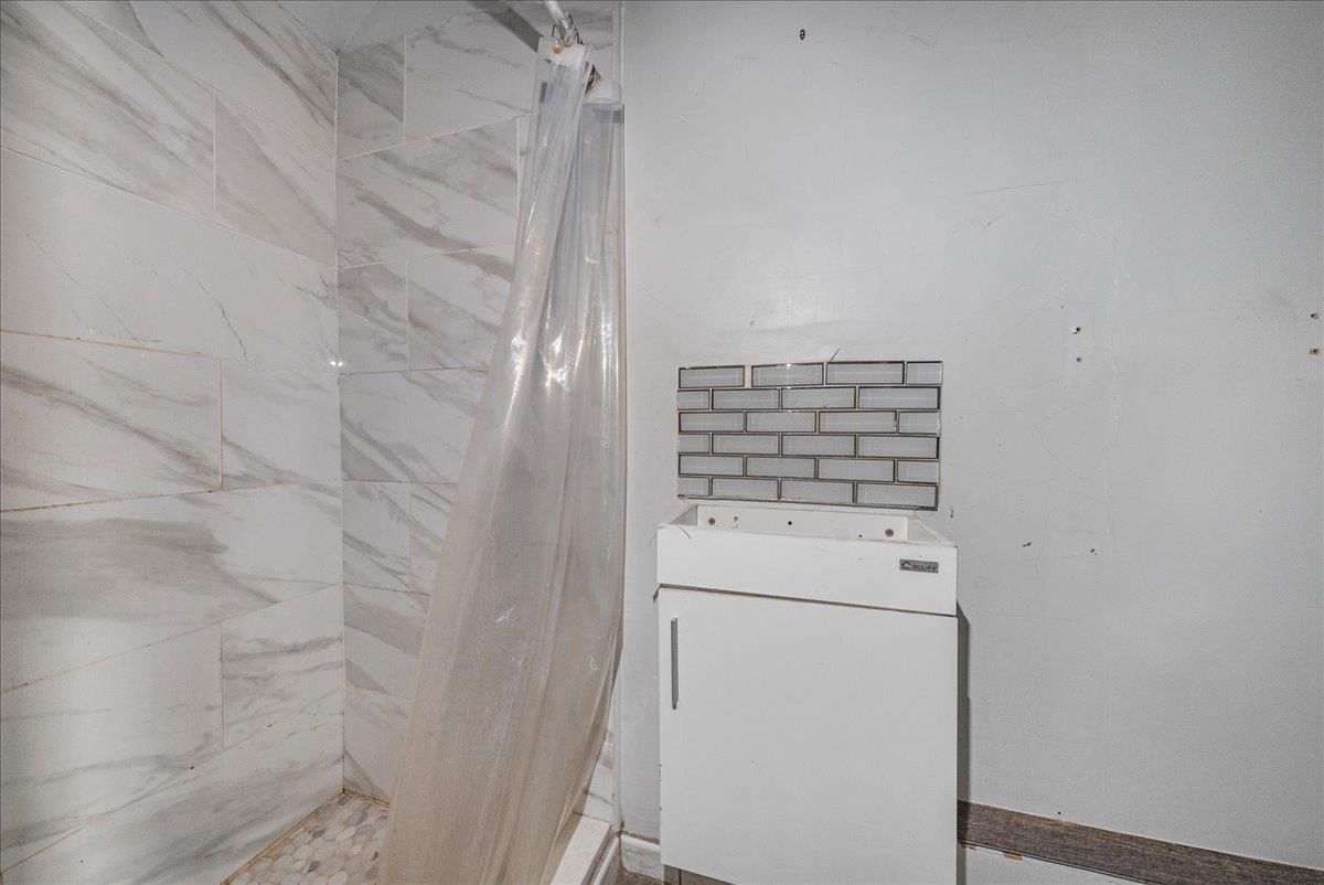 Bathroom, Interior, Marble Walls, Washer