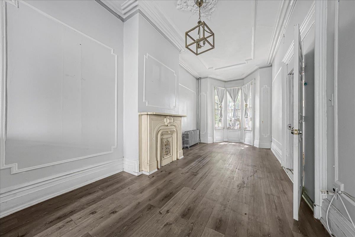 Interior, Pendant Lights, Wood Texture Flooring