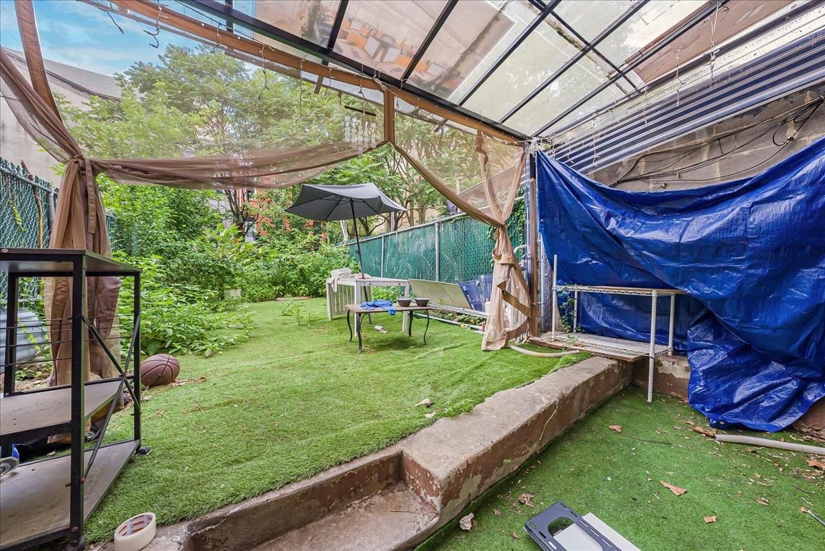 Backyard, Exterior