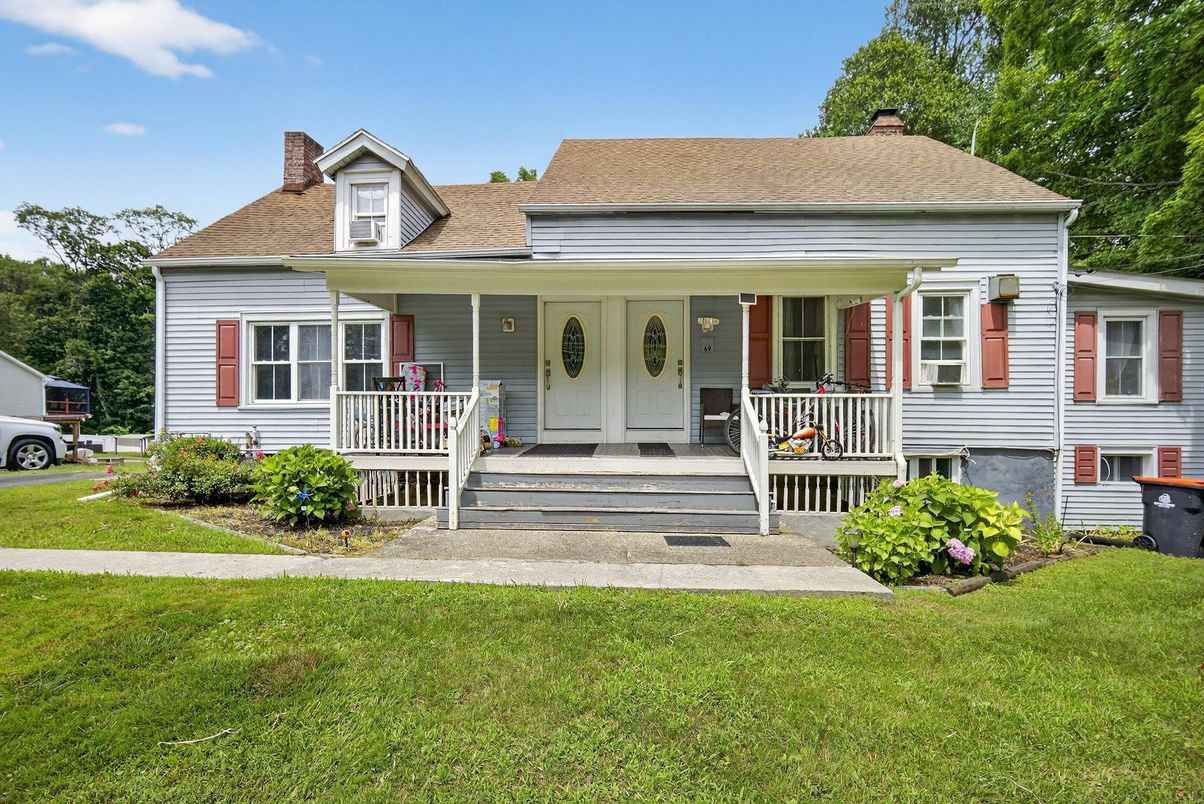 Exterior, Facade, Cape Cod