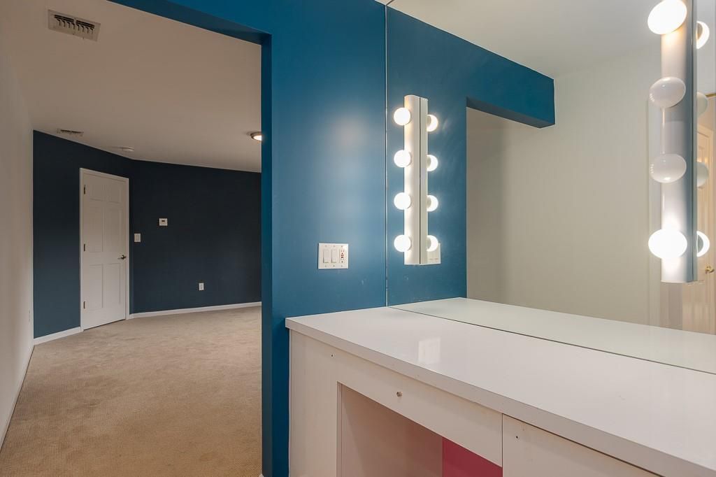 Empty room, Interior, Pendant Lights