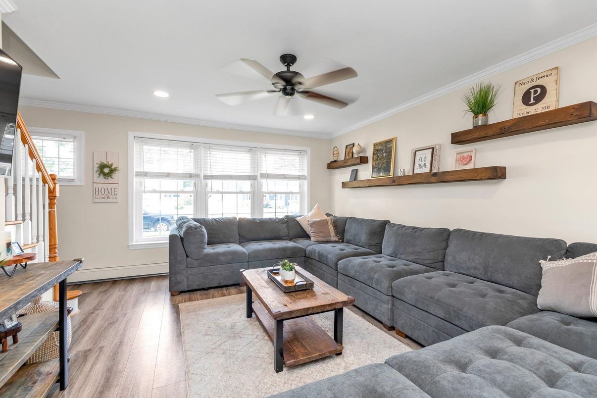 Interior, Living room, Recessed Lighting, Wood Texture Flooring