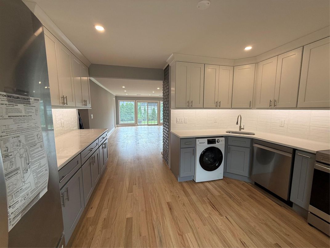 Interior, Kitchen, Recessed Lighting, Washer, Wood Texture Flooring