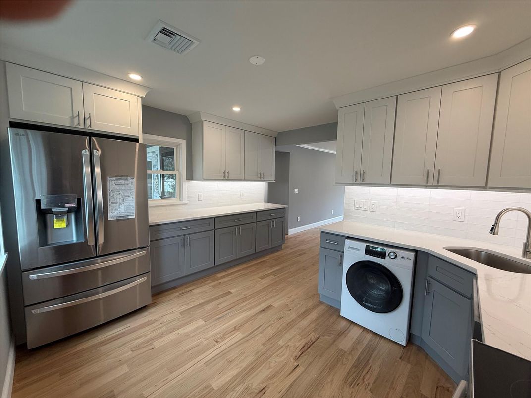 Interior, Kitchen, Recessed Lighting, Washer, Wood Texture Flooring