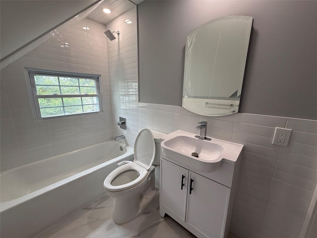 Bathroom, Interior, Marble, Recessed Lighting