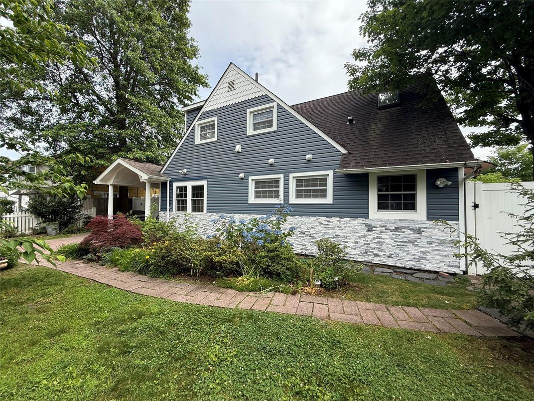 Backyard, Exterior, Facade, Cape Cod