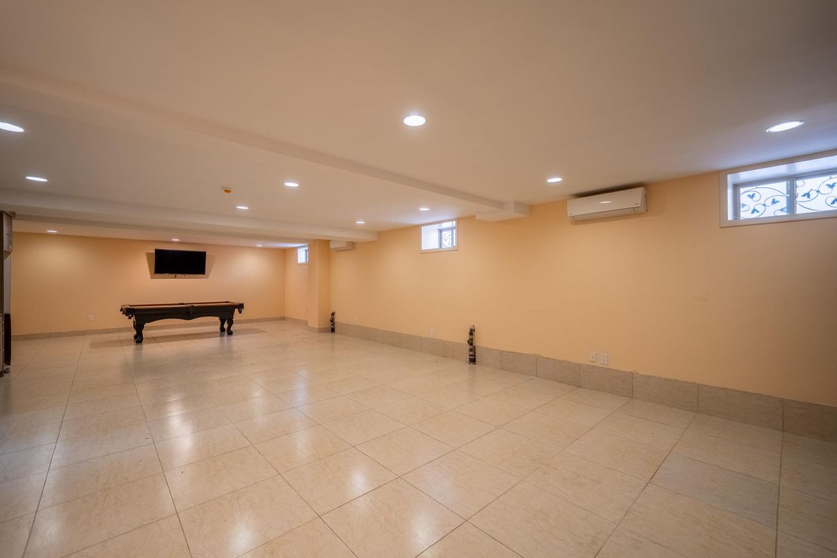 Billiard Table, Game Room, Interior, Recessed Lighting