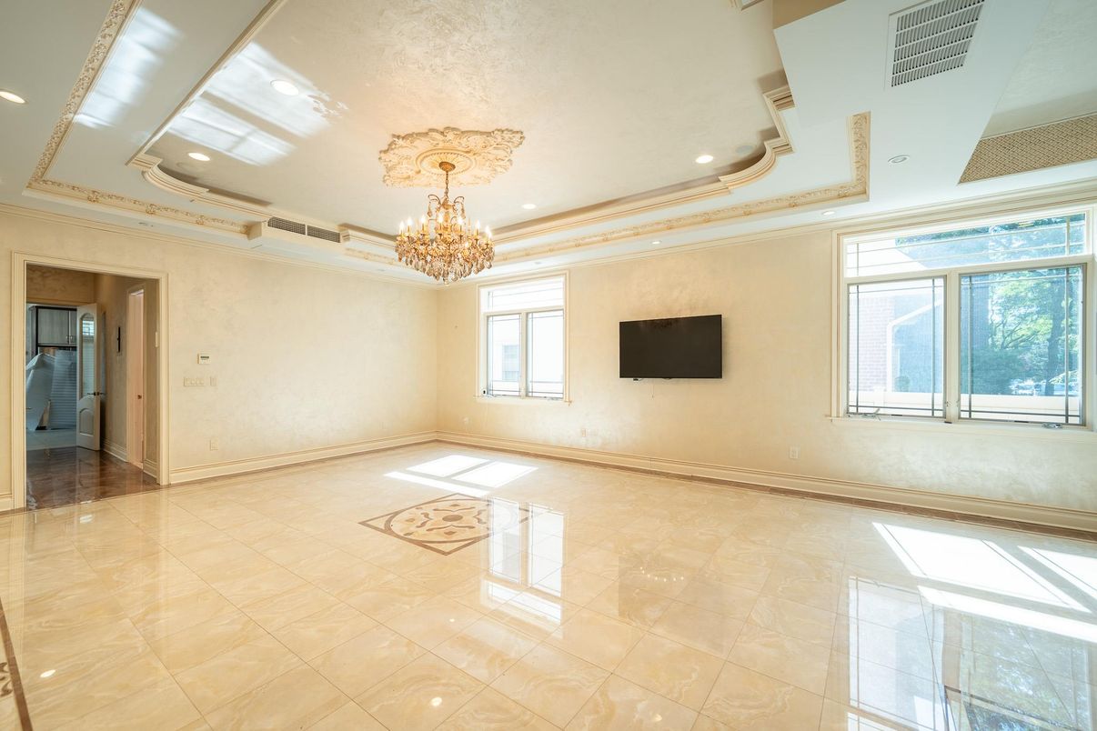 Chandelier, Empty room, Interior, Recessed Lighting