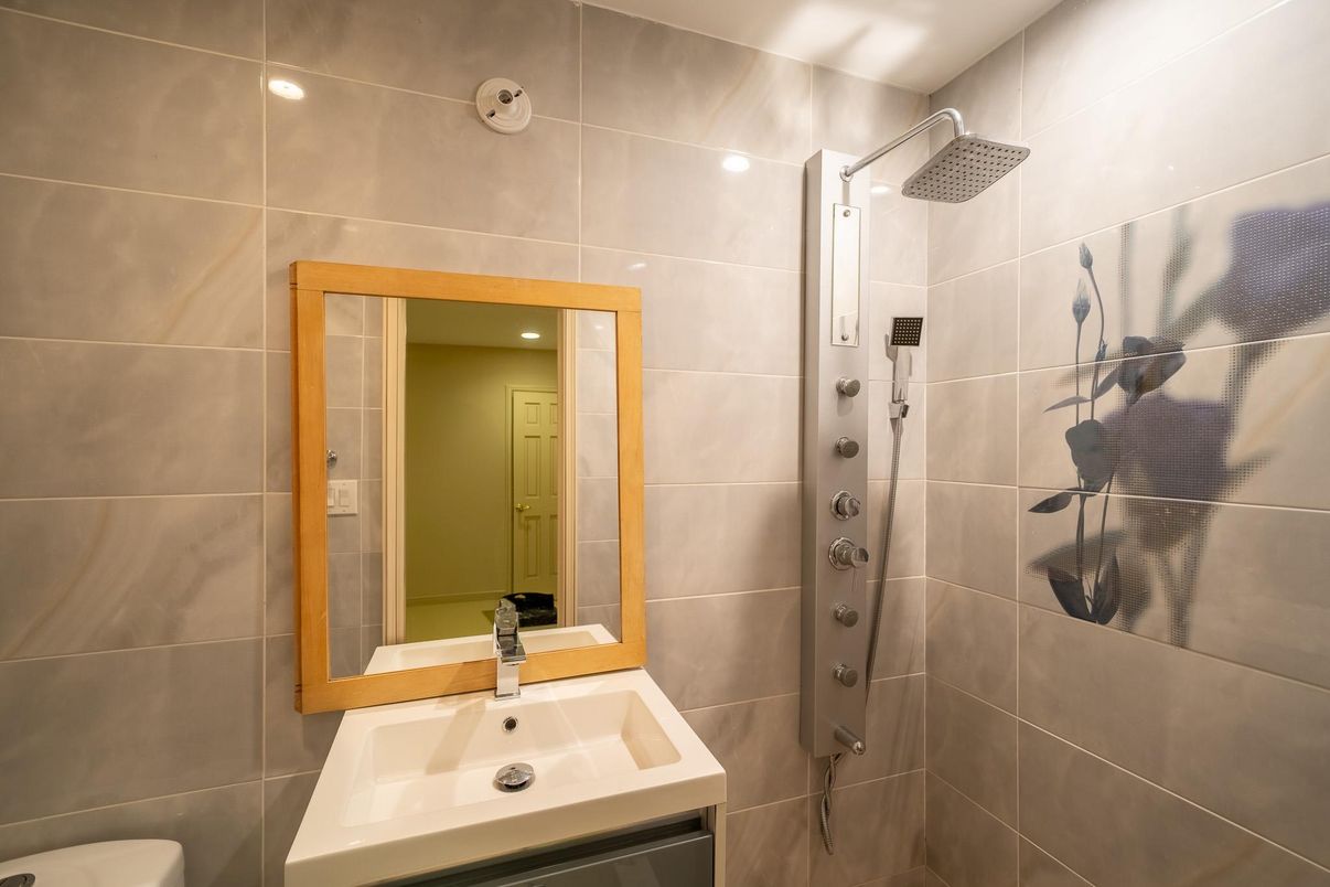 Bathroom, Interior, Recessed Lighting