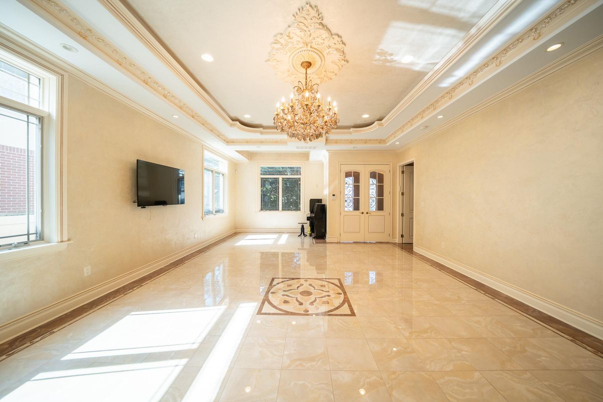 Chandelier, Empty room, Interior, Recessed Lighting