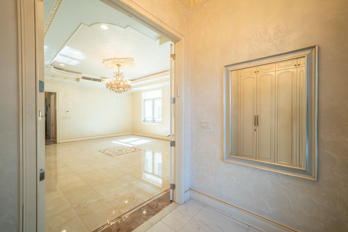 Chandelier, Empty room, Interior, Recessed Lighting