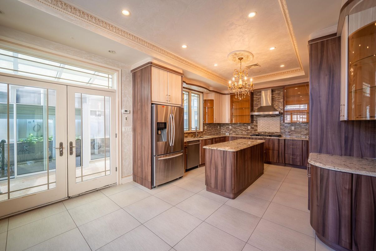 Chandelier, Interior, Kitchen, Recessed Lighting, Stainless Steel Appliances
