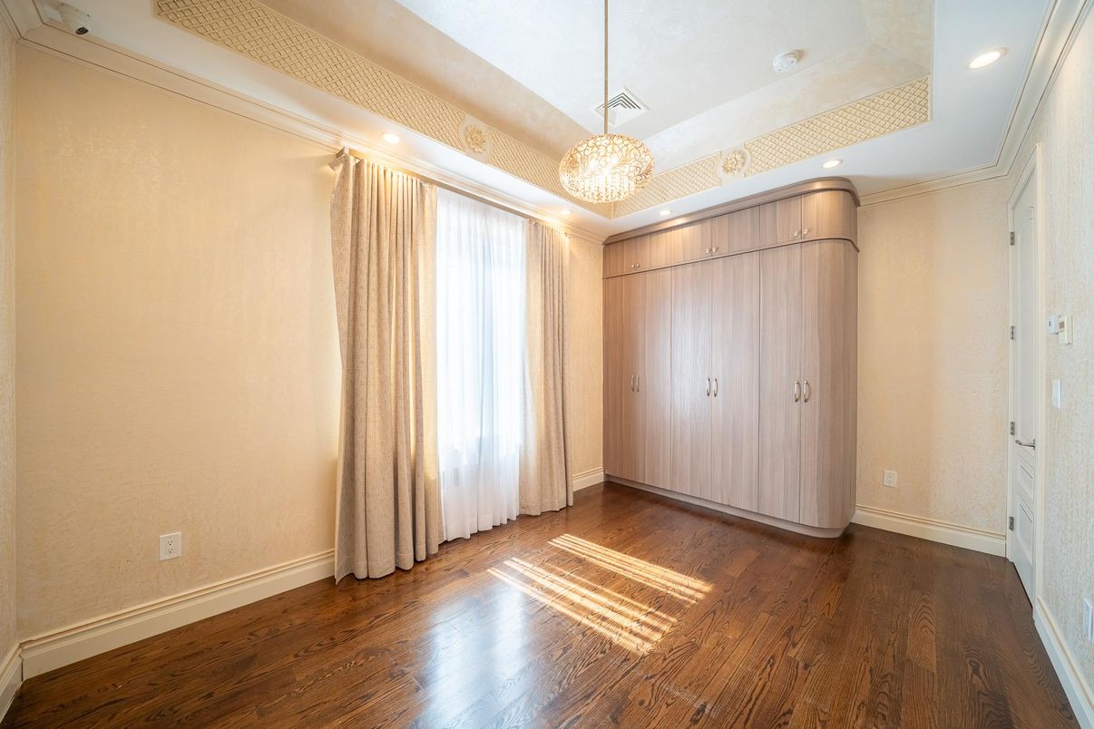 Interior, Pendant Lights, Recessed Lighting, Wood Texture Flooring