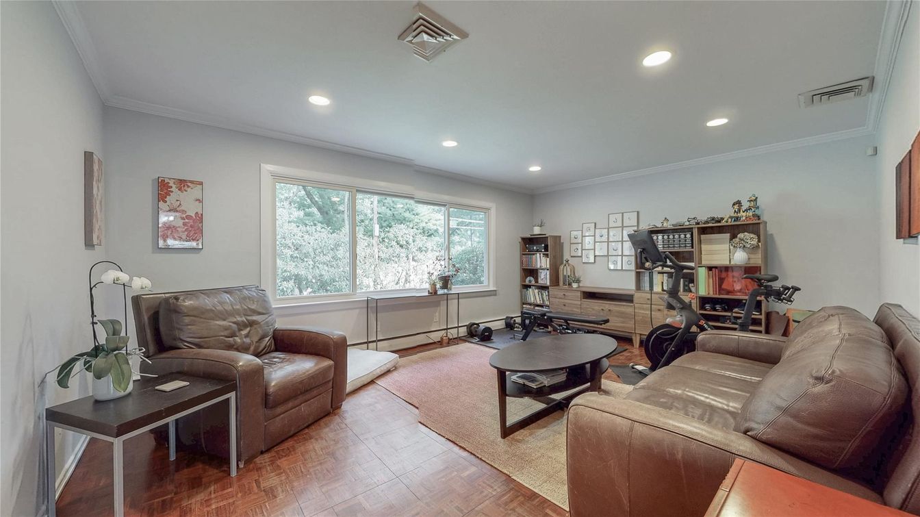 Fitness Equipment, Interior, Living room, Recessed Lighting, Wood Texture Flooring
