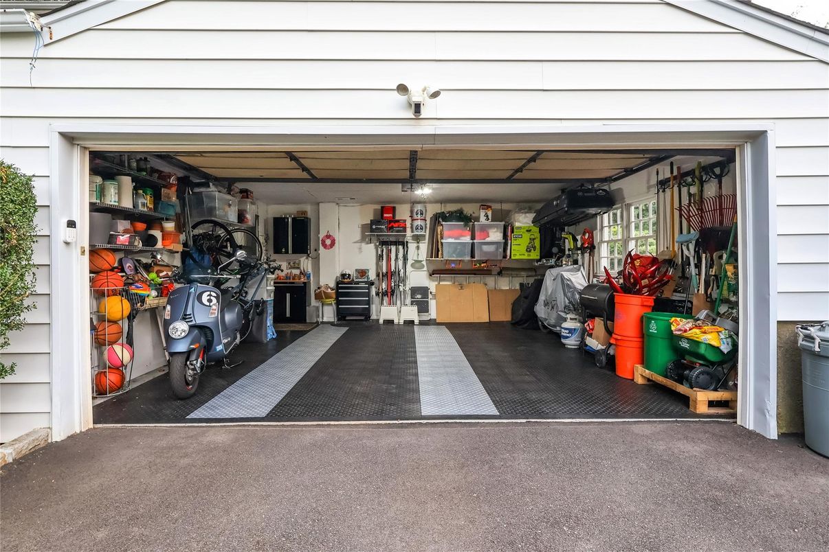 Garage, Interior