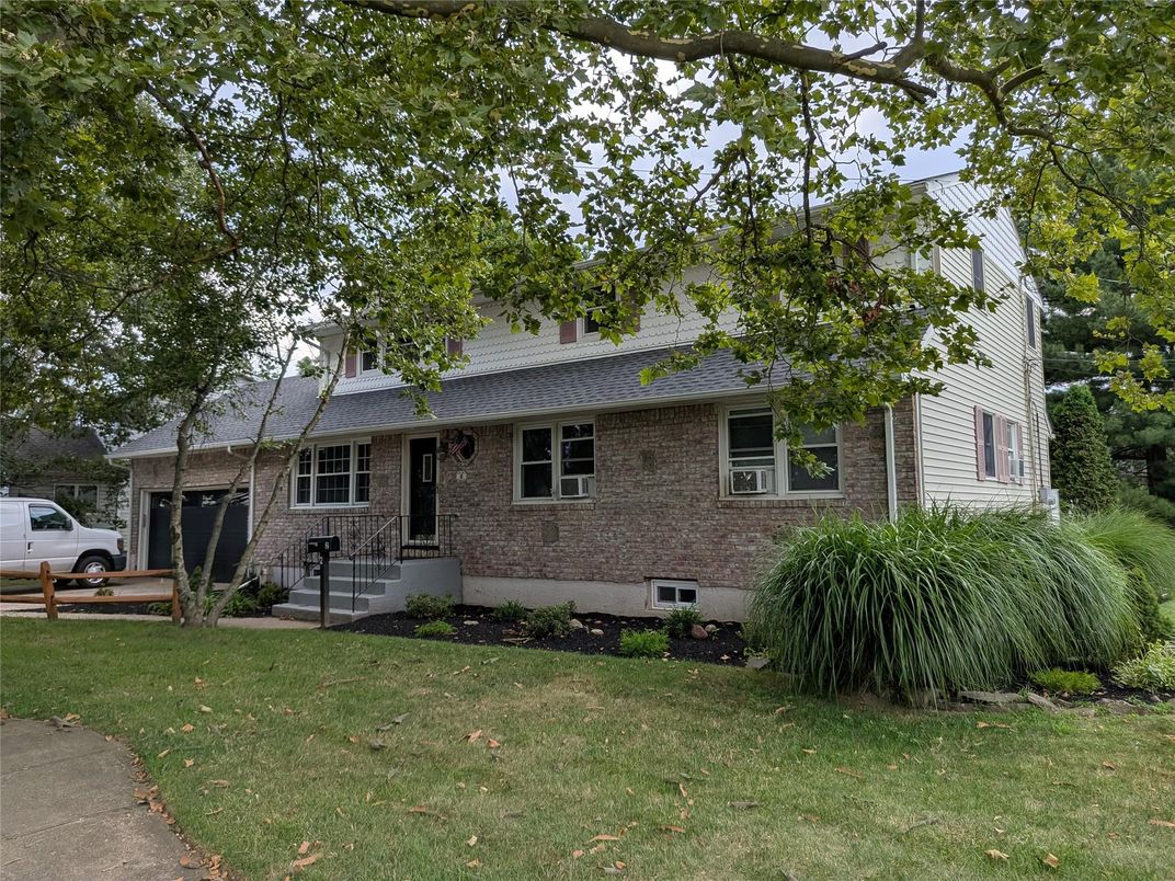 Exterior, Facade, Brick Facade, Cape Cod