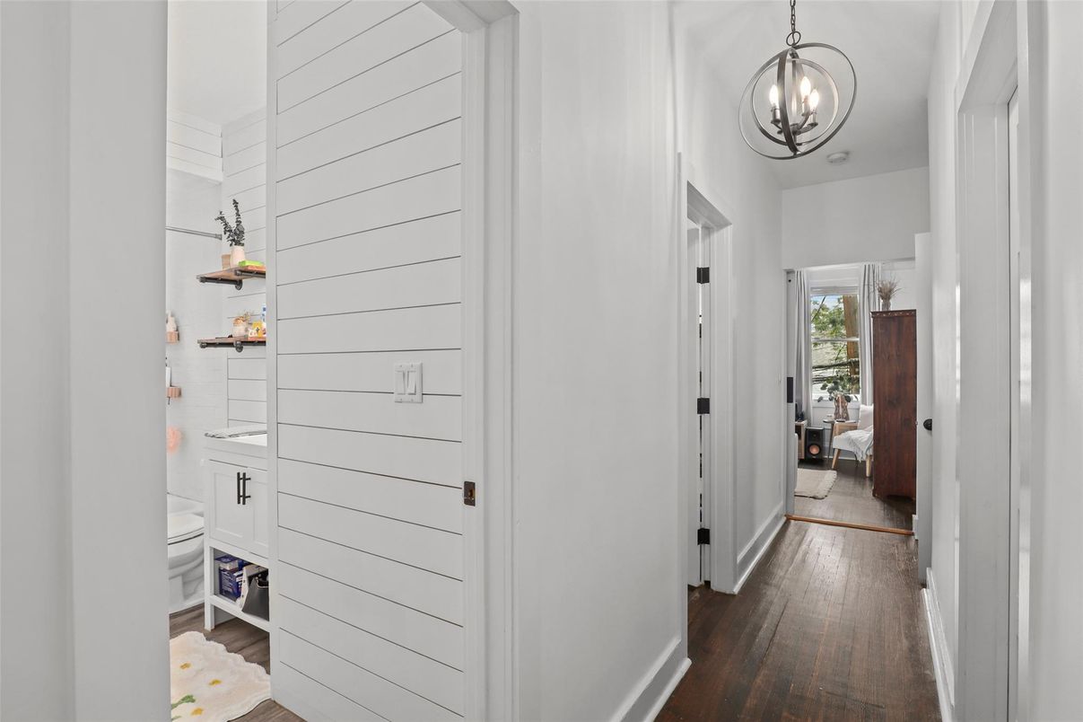 Bathroom, Interior, Pendant Lights, Wood Texture Flooring