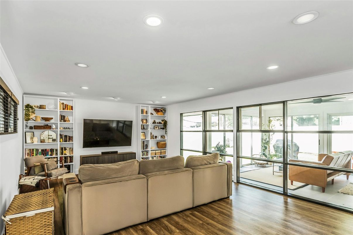 Interior, Living room, Recessed Lighting, Wood Texture Flooring