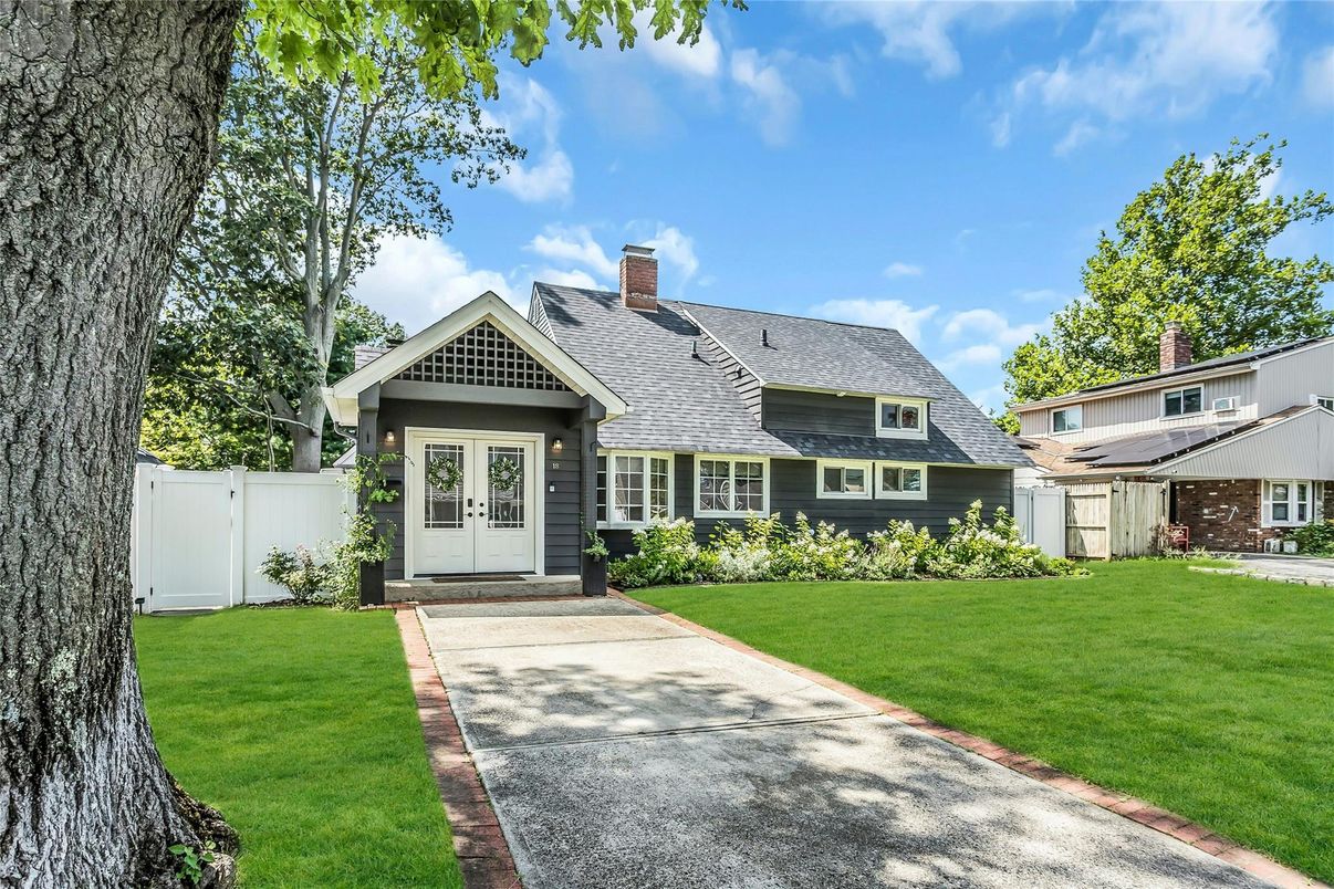Exterior, Facade, Cape Cod