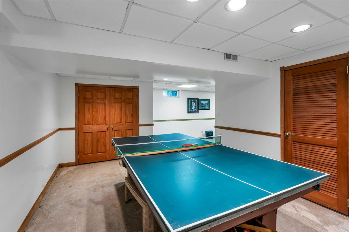 Game Room, Interior, Recessed Lighting