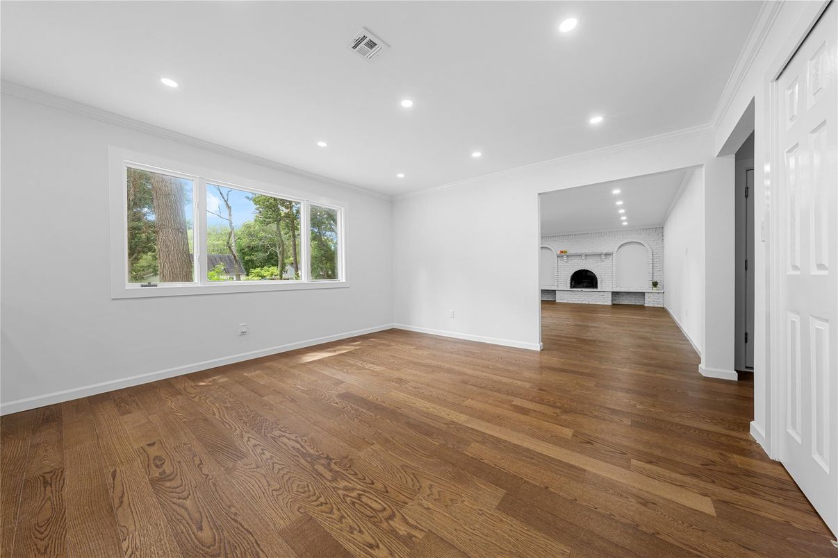 Empty room, Interior, Recessed Lighting, Wood Texture Flooring