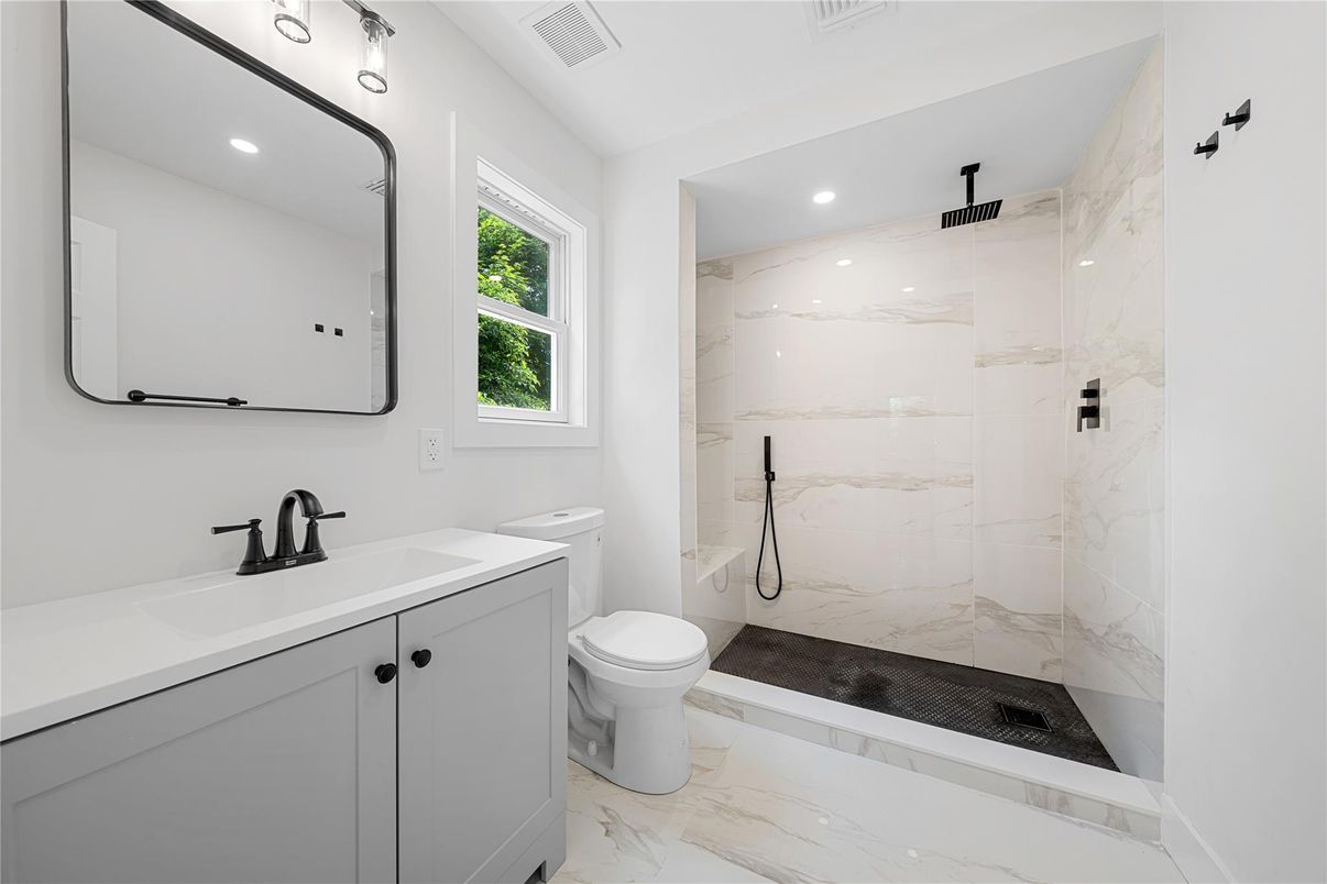 Bathroom, Interior, Marble, Marble Walls, Recessed Lighting