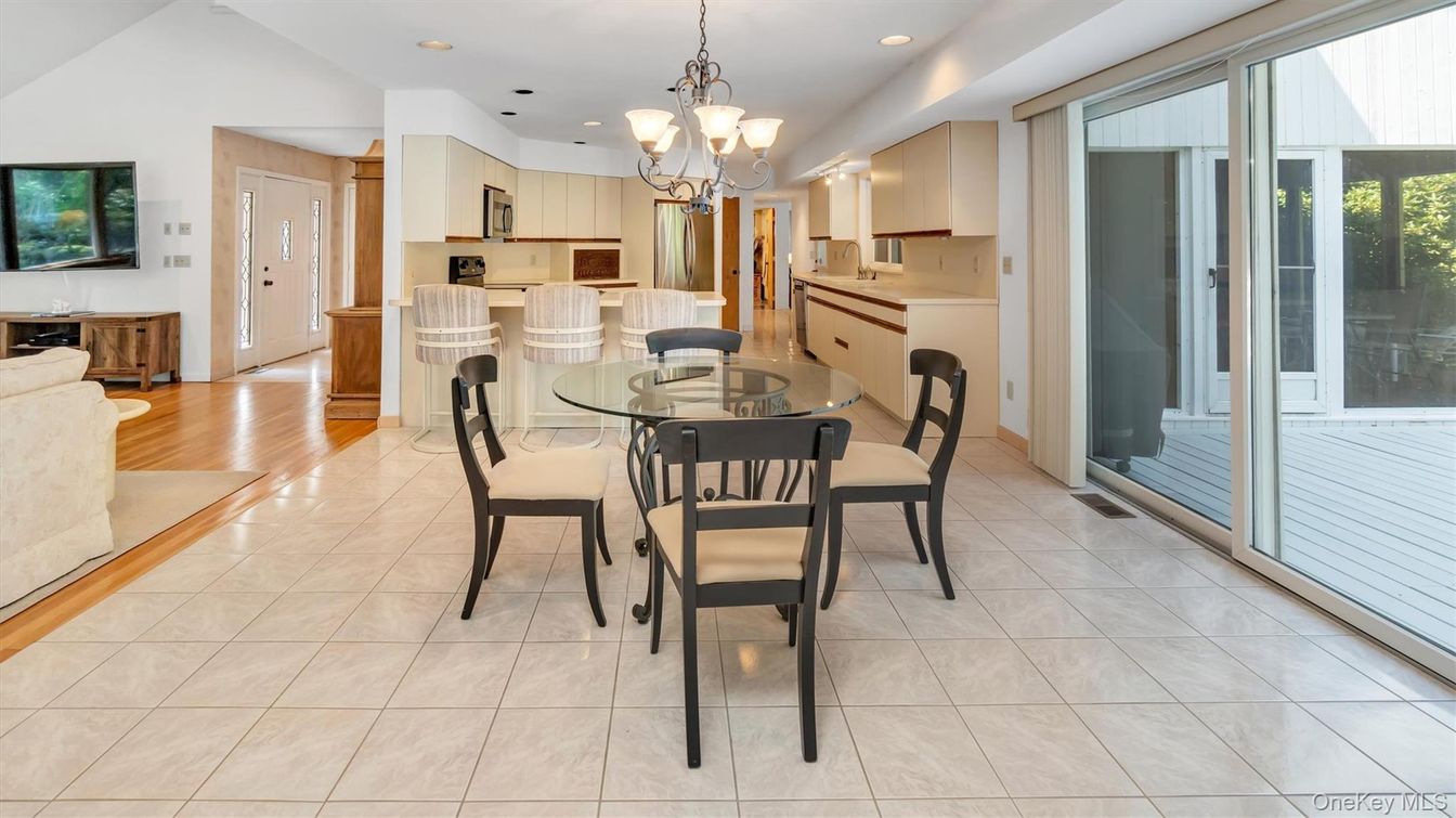 Chandelier, Dining room, Interior, Kitchen, Recessed Lighting, Wood Texture Flooring