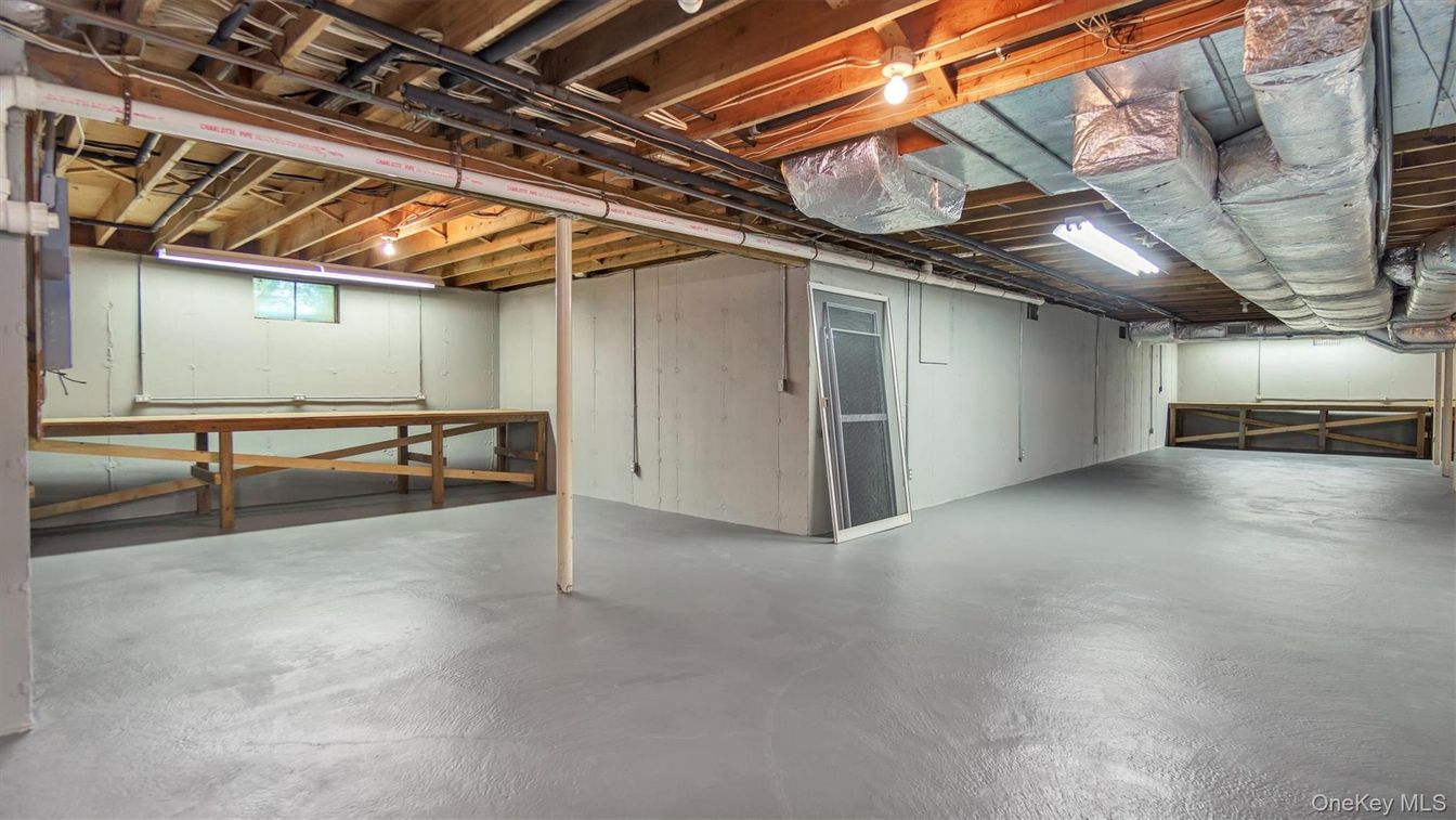 Empty room, Interior, Wooden Beams