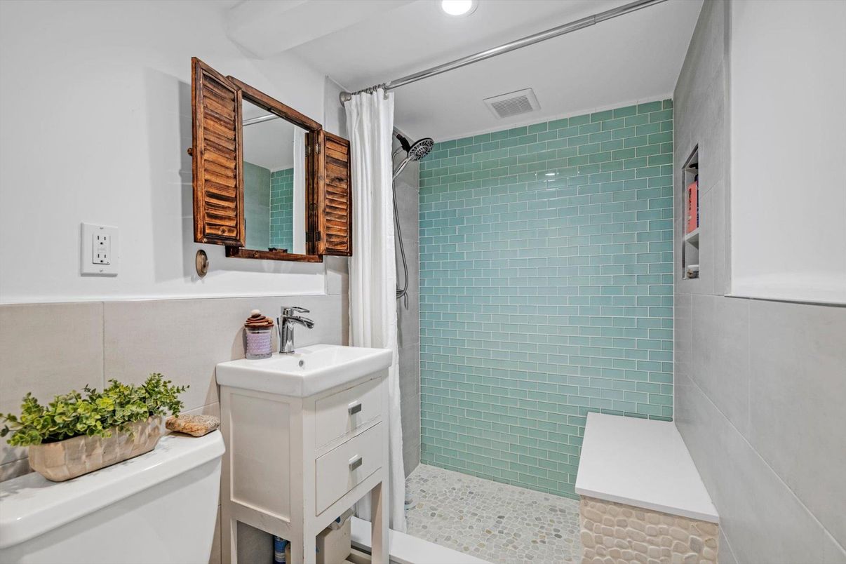 Bathroom, Interior, Recessed Lighting
