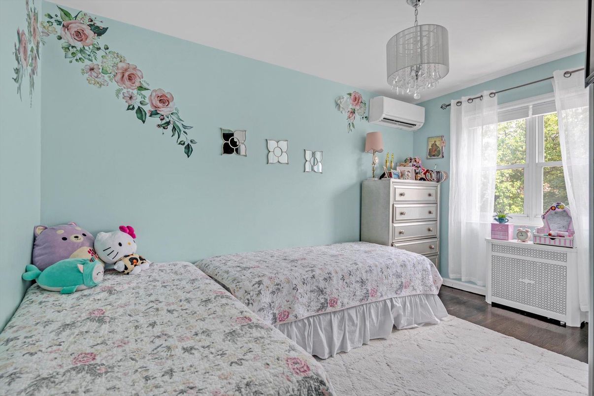 Bedroom, Interior, Pendant Lights, Wood Texture Flooring