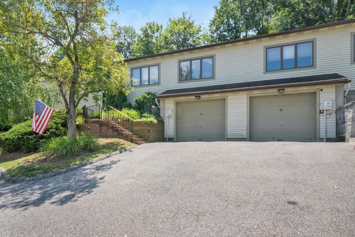 Attached, Exterior, Facade, Raised Ranch