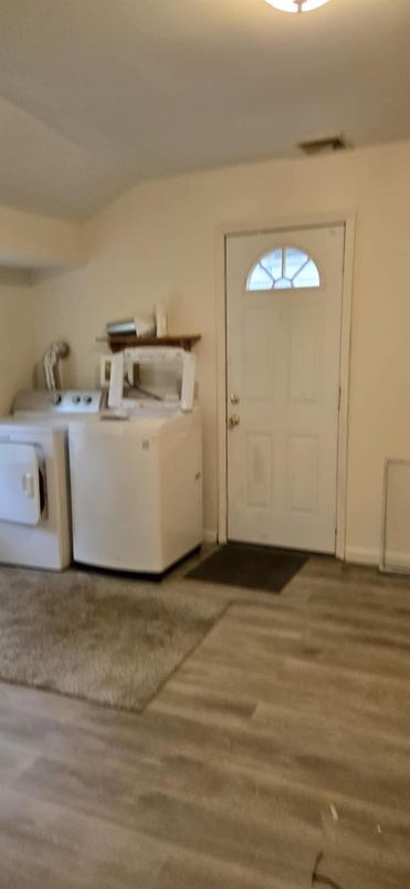 Interior, Washer, Wood Texture Flooring