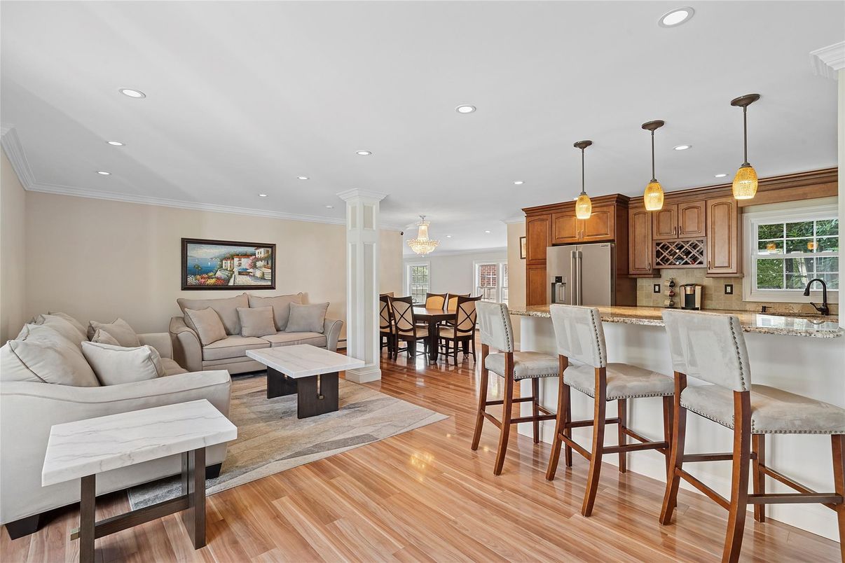 Dining room, Interior, Kitchen, Living room, Pendant Lights, Recessed Lighting, Stainless Steel Appliances, Wood Texture Flooring