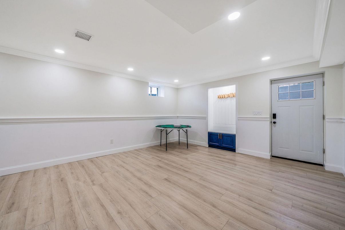 Empty room, Interior, Recessed Lighting, Wood Texture Flooring