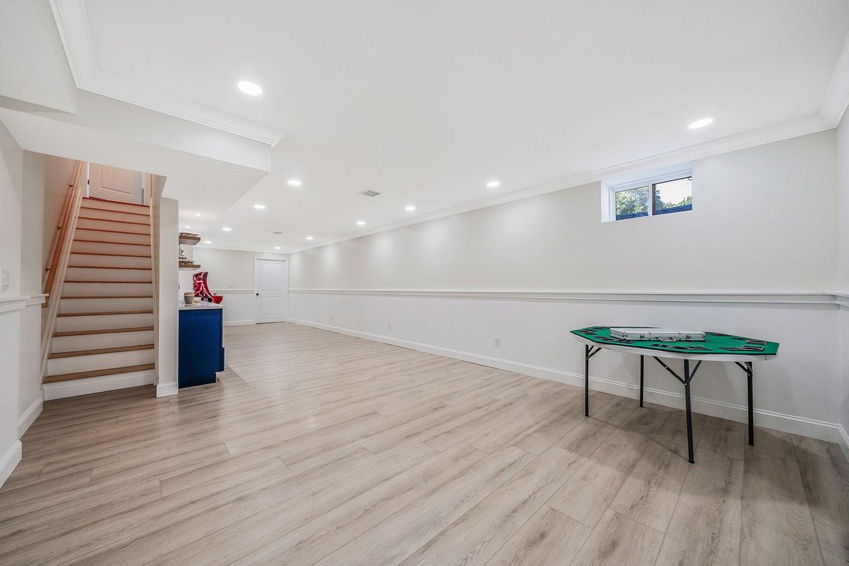 Interior, Recessed Lighting, Wood Texture Flooring