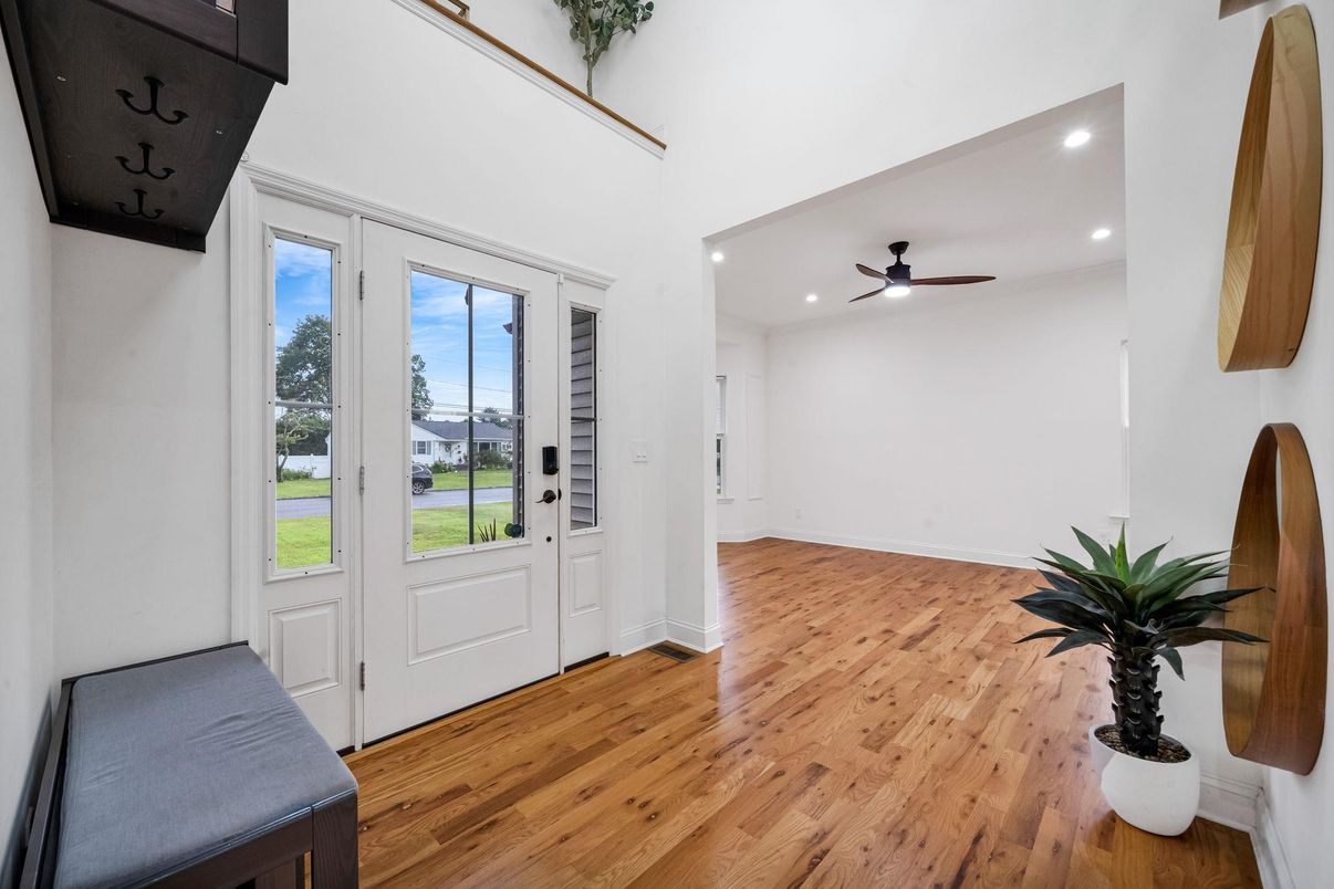 Interior, Recessed Lighting, Wood Texture Flooring