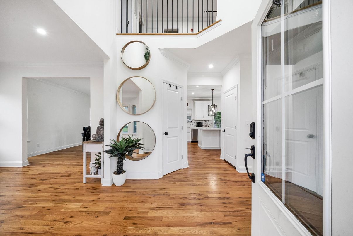 Interior, Pendant Lights, Recessed Lighting, Wood Texture Flooring
