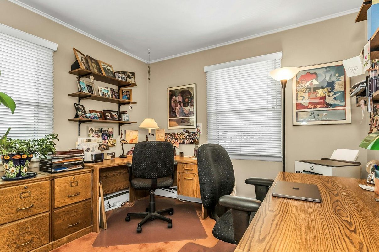 Home Office, Interior