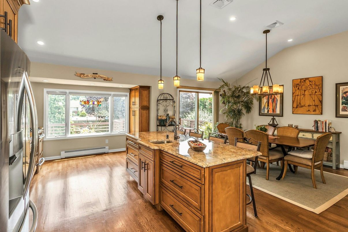 Dining room, Interior, Kitchen, Pendant Lights, Recessed Lighting, Wood Texture Flooring