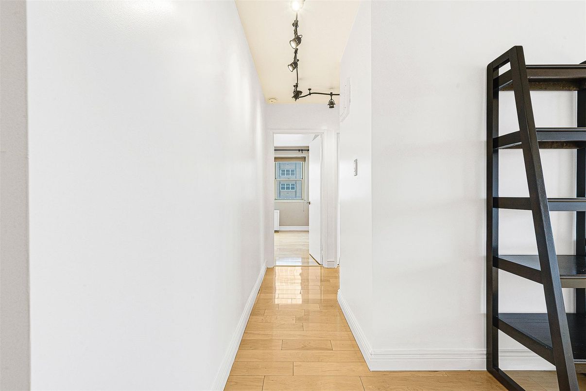 Interior, Pendant Lights, Wood Texture Flooring
