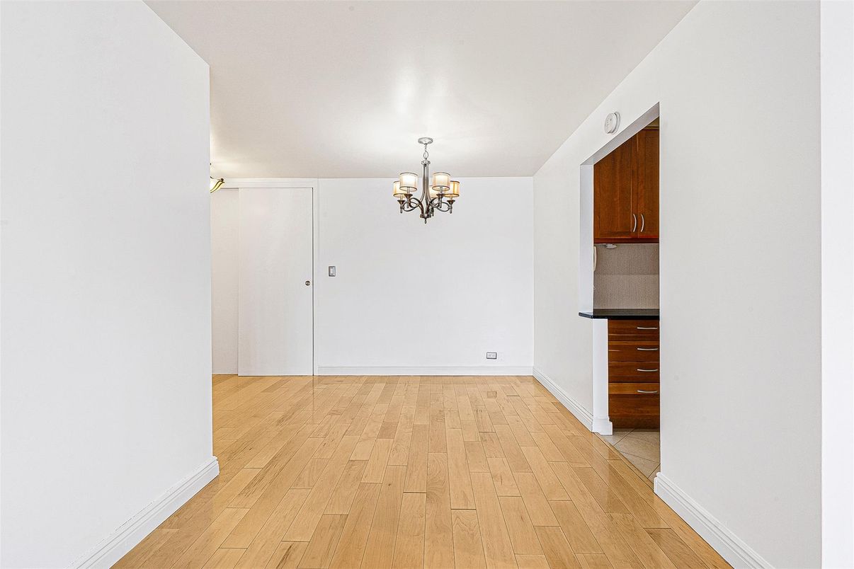 Chandelier, Empty room, Interior, Wood Texture Flooring