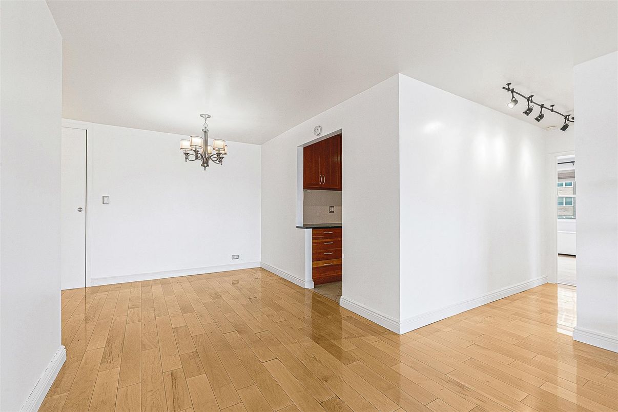 Chandelier, Empty room, Interior, Wood Texture Flooring