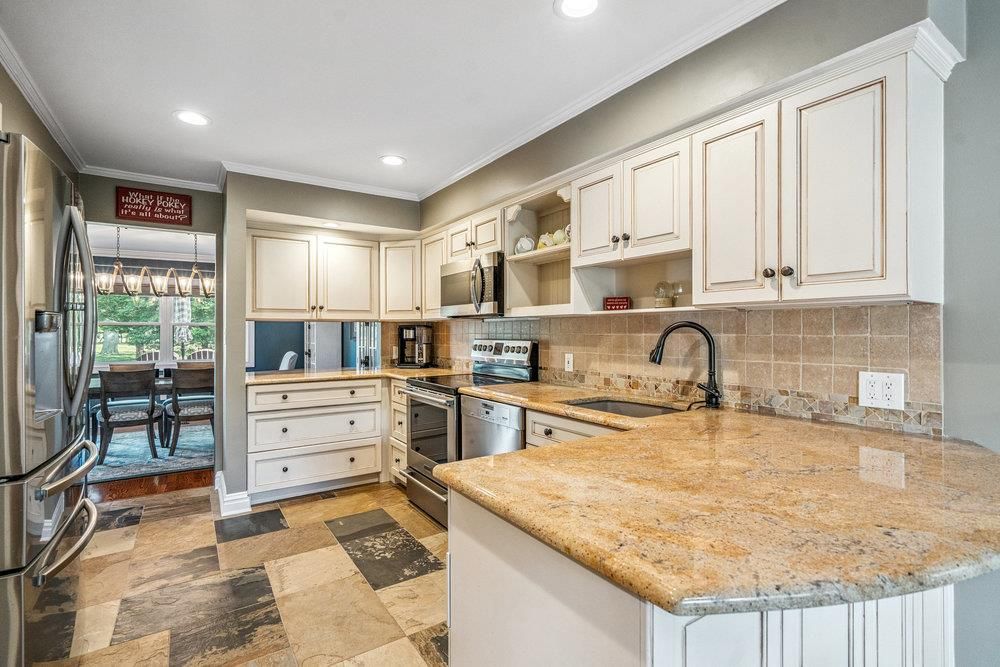 Dining room, Interior, Kitchen, Recessed Lighting, Stainless Steel Appliances