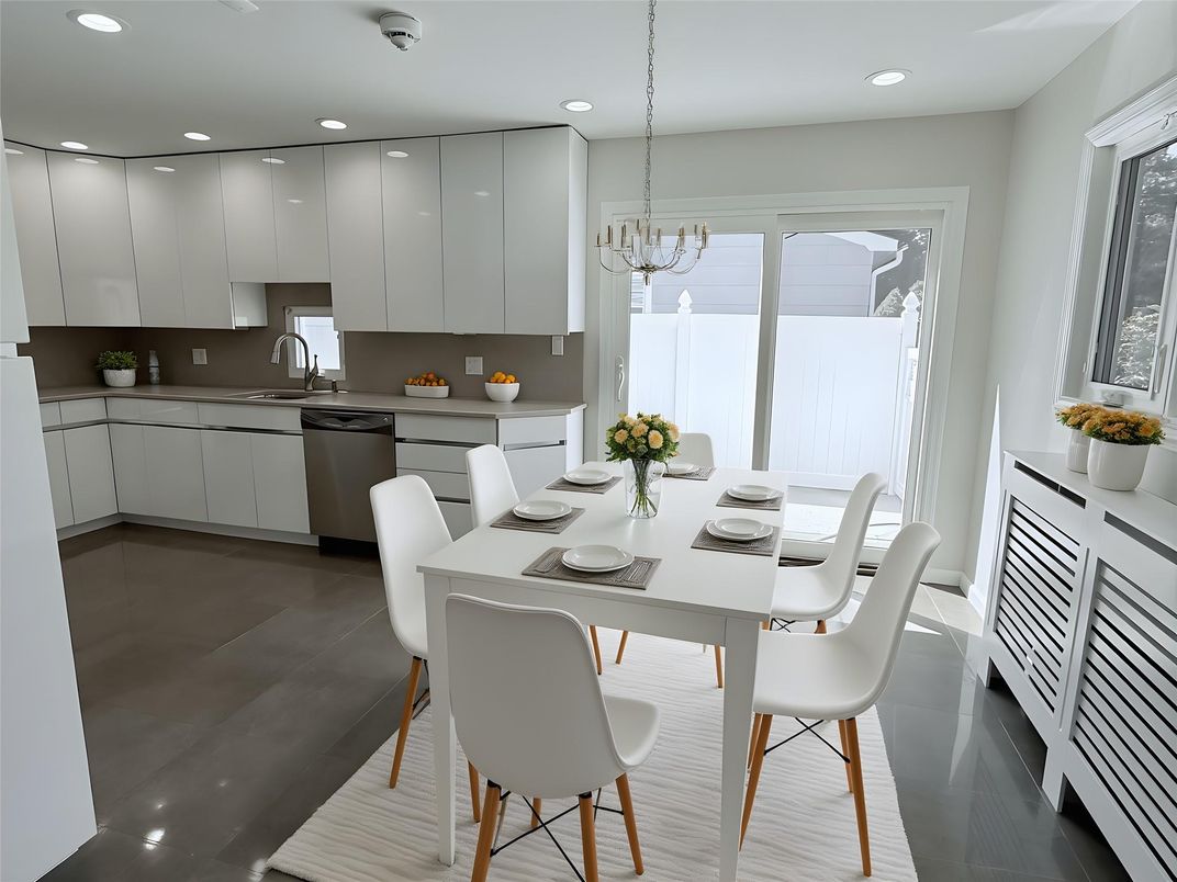 Chandelier, Dining room, Interior, Kitchen, Pendant Lights, Recessed Lighting, Stainless Steel Appliances